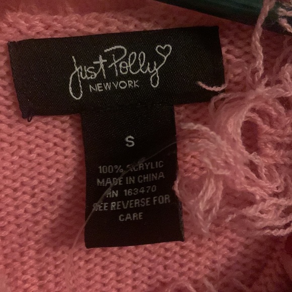 Crop top. Pink with white daises. Size small. - Picture 2 of 2